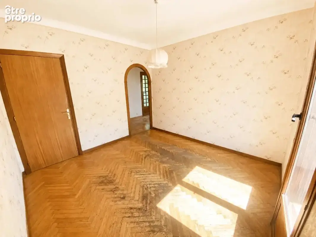 Appartement 5 pièces, loggia, balcon, grenier, cave , 1 place de parking, 1 grand garage - photo 9