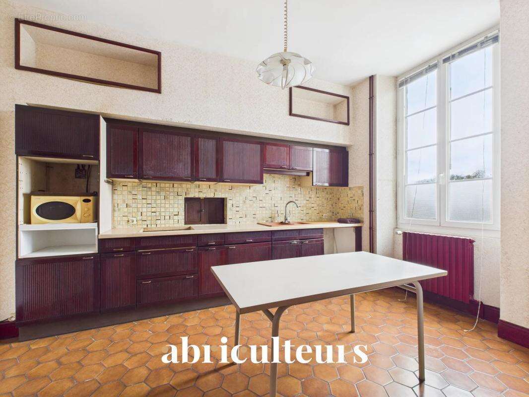 Maison de Maître au coeur du centre ville en vente à Jarnac (16200) - photo 7