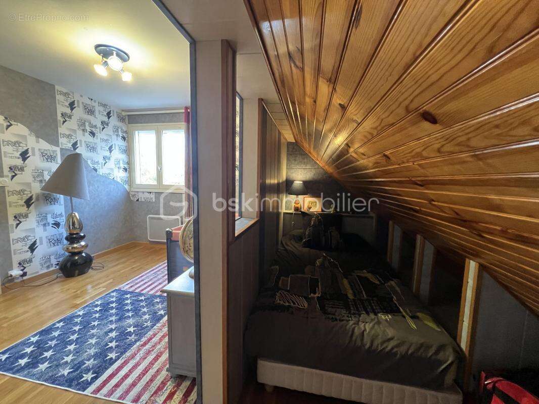 Maison à VOISINS-LE-BRETONNEUX