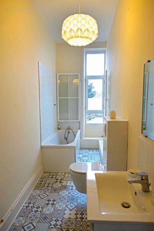 Maison Bengy Sur Craon 7 pièce(s) 210 m2 - photo 9