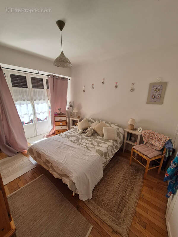 Investissement locatif sécurisé   Grand T3 de 69 m2 avec loggia, parking, cave et grenier, dans le BOUCHON de - photo 4