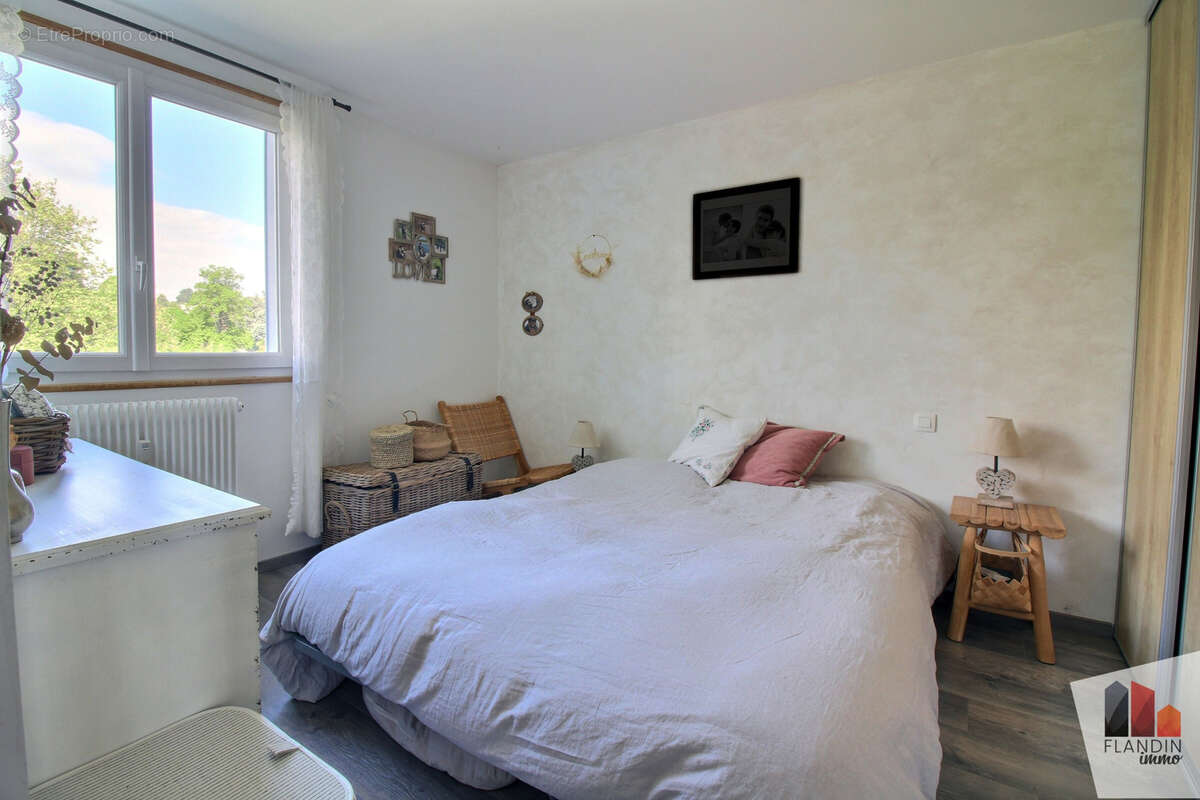 Appartement à SAINT-GENIS-LAVAL