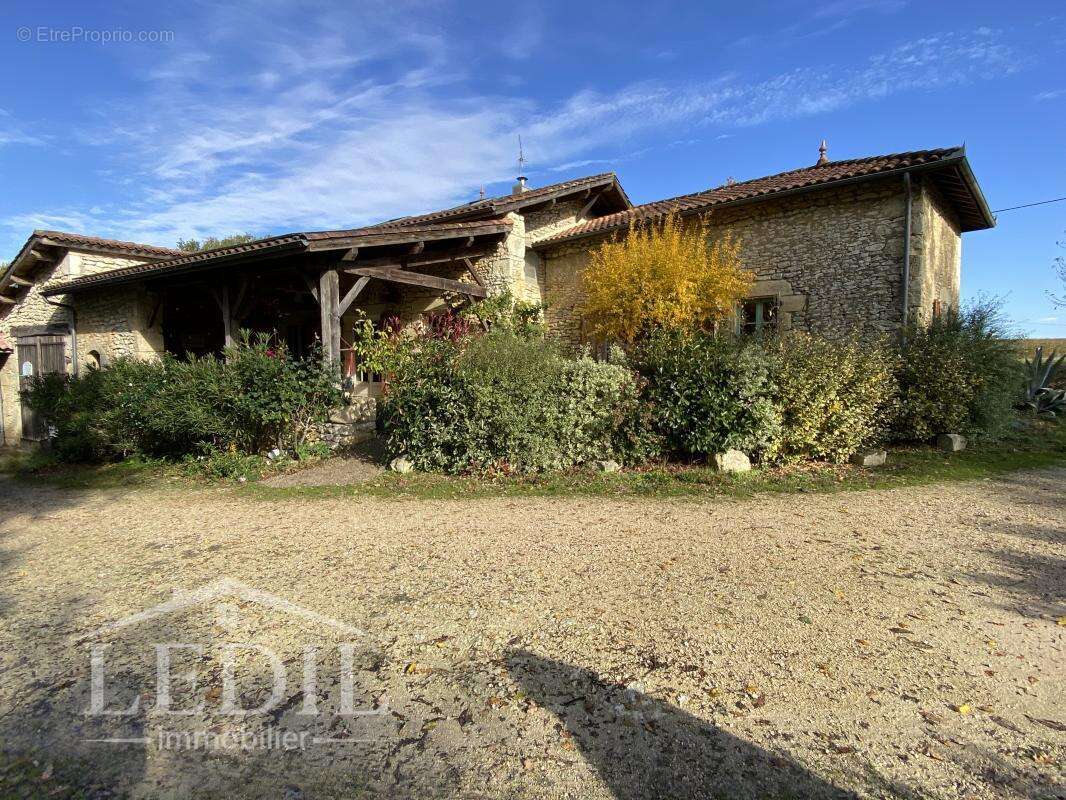 Maison à VIC-FEZENSAC