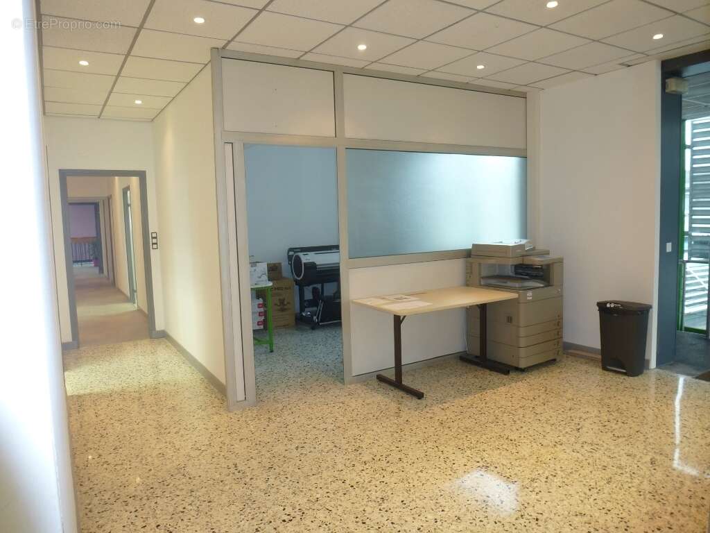 Commerce à SAINT-CLAIR-DU-RHONE