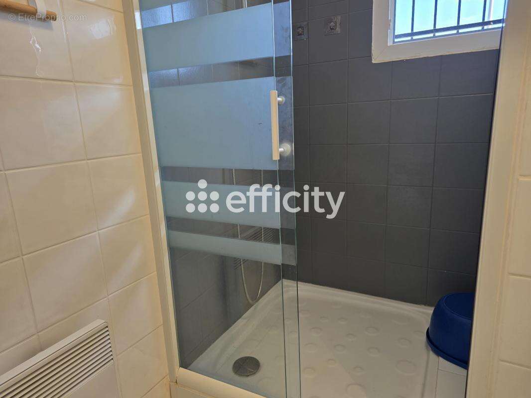 Maison 61 m² à Saint-Laurent-De-La-Pree  - photo 6