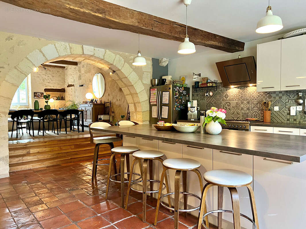 Propriété en pierre avec maison d'amis, piscine et garage pour 3 véhicules. - photo 6