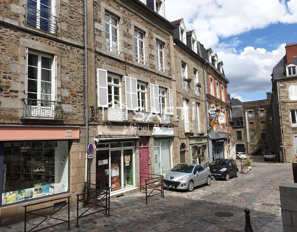 Photo 1 - Commerce à FOUGERES