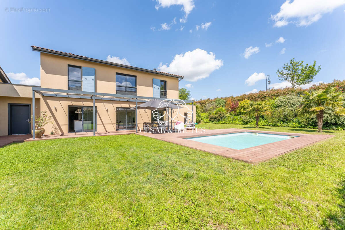 Maison à SATHONAY-VILLAGE
