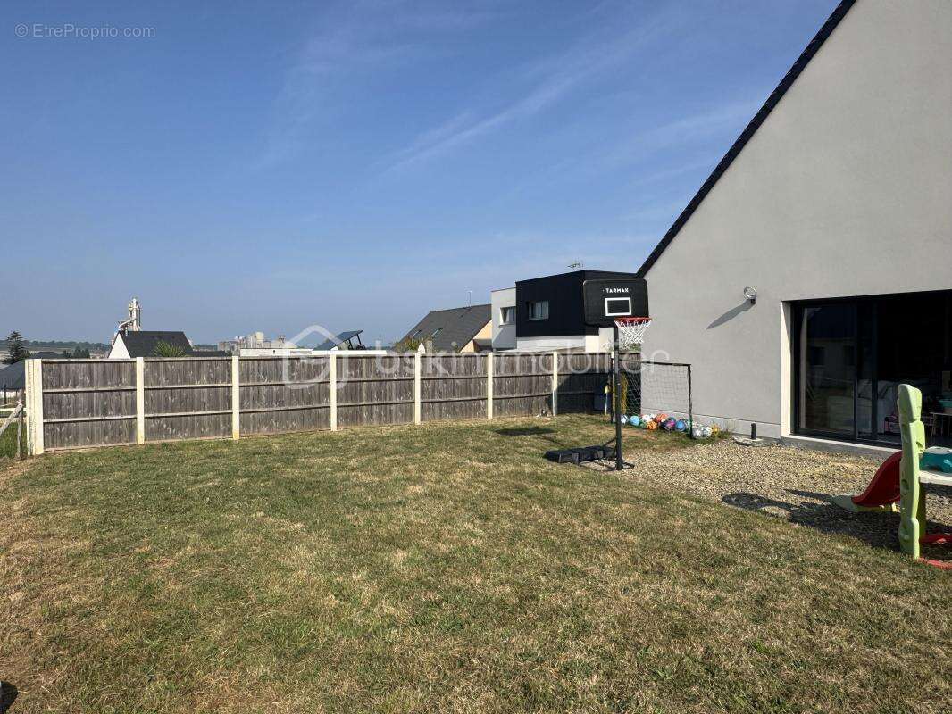 Maison à SAINT-PIERRE-LA-COUR