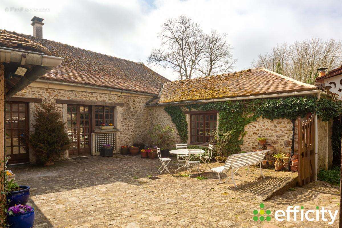 Maison à BRIIS-SOUS-FORGES