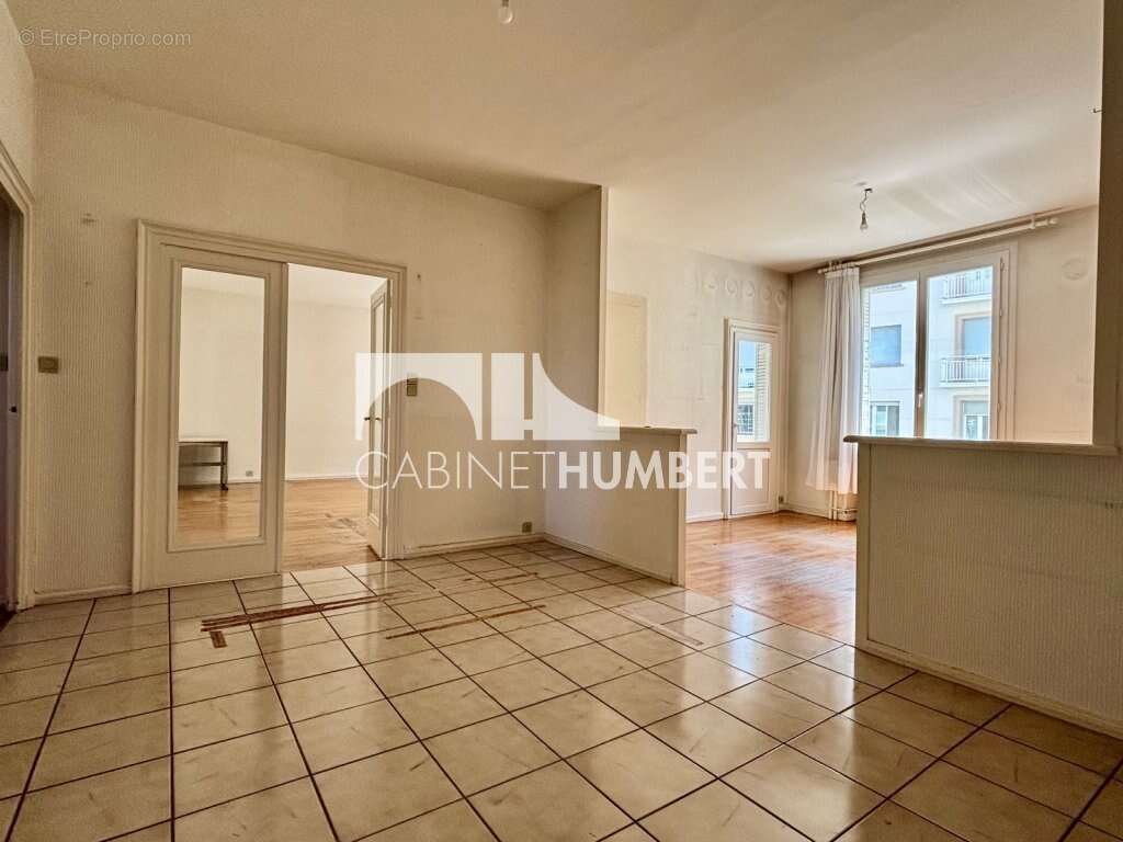 Appartement 102 m² à Saint-Etienne  - photo 9