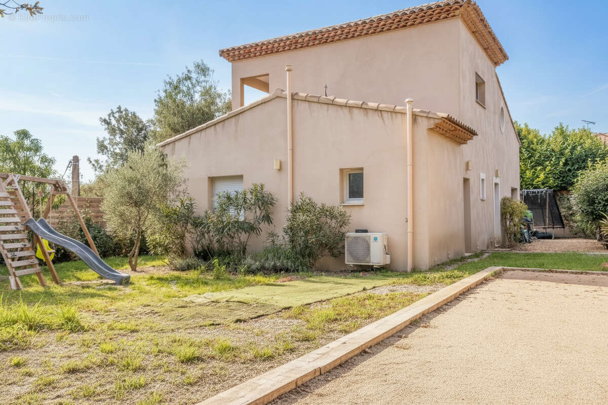 Maison à SAINTE-ANASTASIE-SUR-ISSOLE