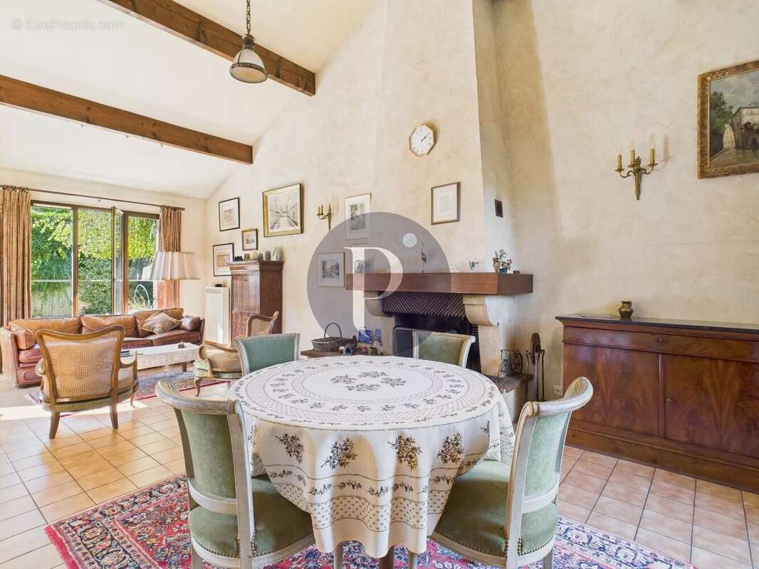 Maison à VERRIERES-LE-BUISSON