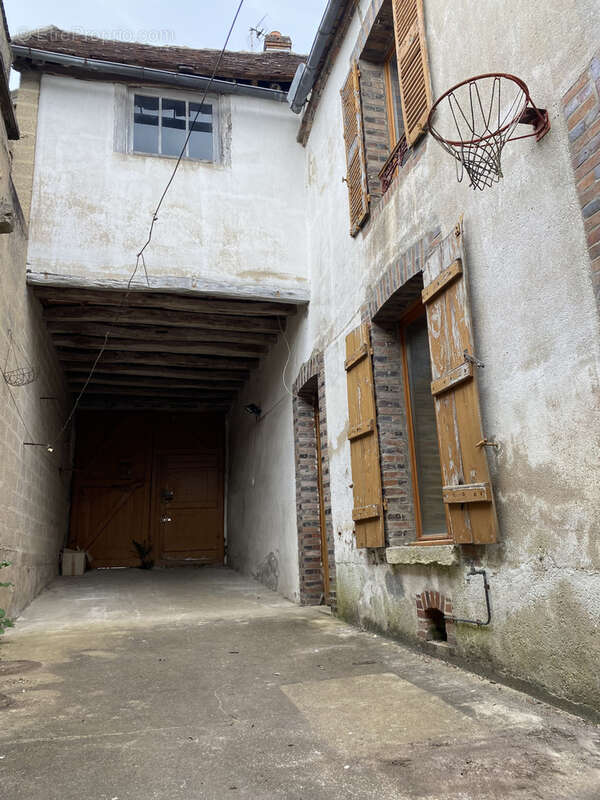 Maison à SAINT-JULIEN-DU-SAULT