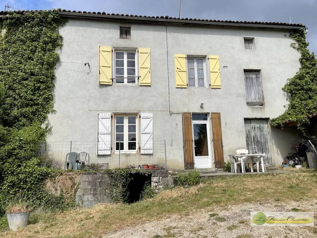 Maison à MARCILLAC-LANVILLE