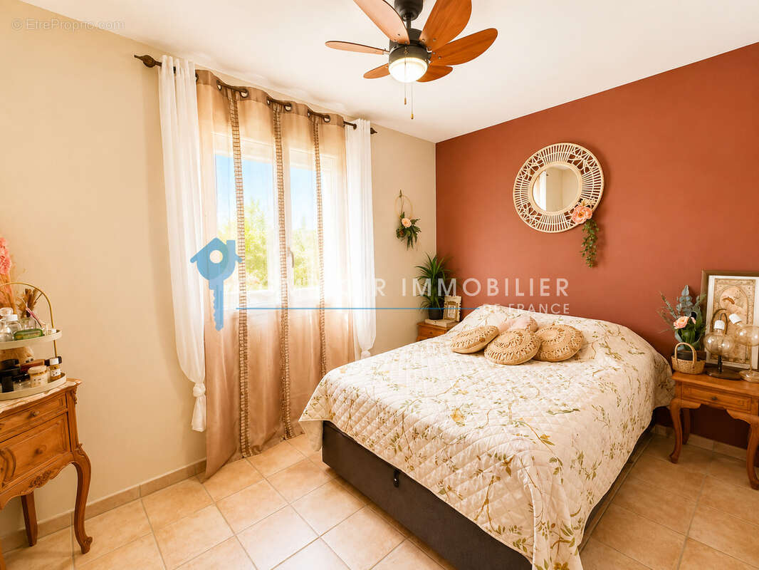 Élégance, volumes et art de vivre à Saint-Pierre-les-Martigues maison T5 de 110 m2 avec piscine sur 915 m2 de - photo 4