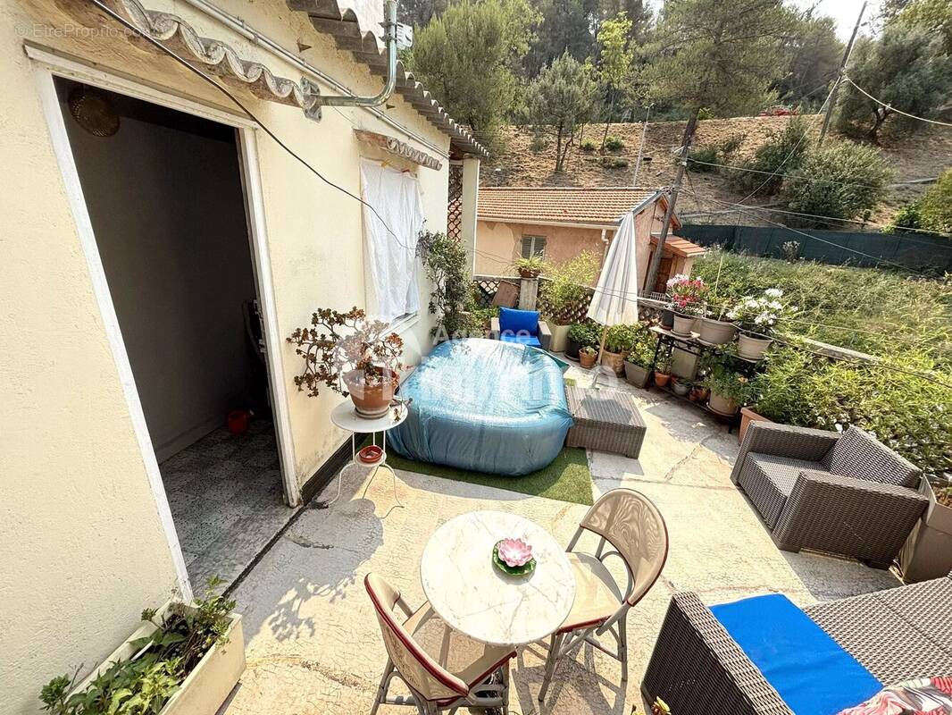 Maison à PEILLE
