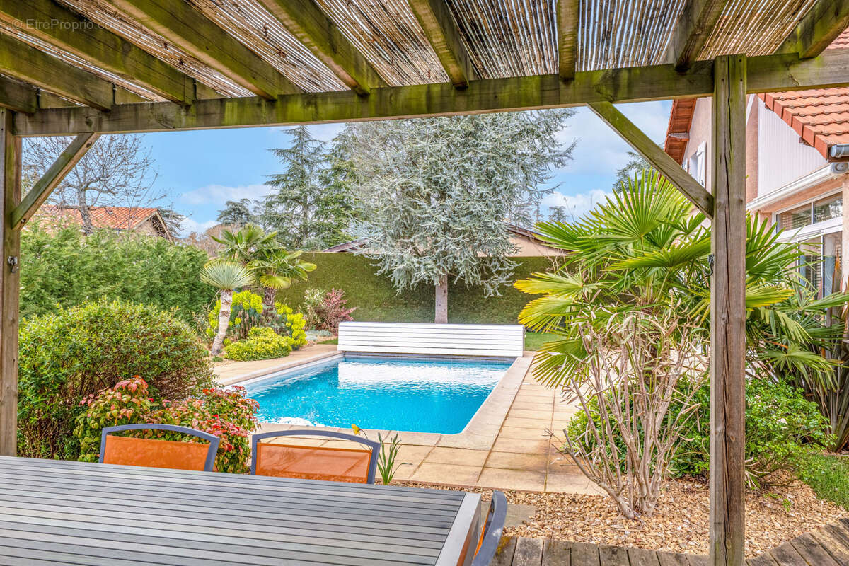 Maison à LA TOUR-DE-SALVAGNY