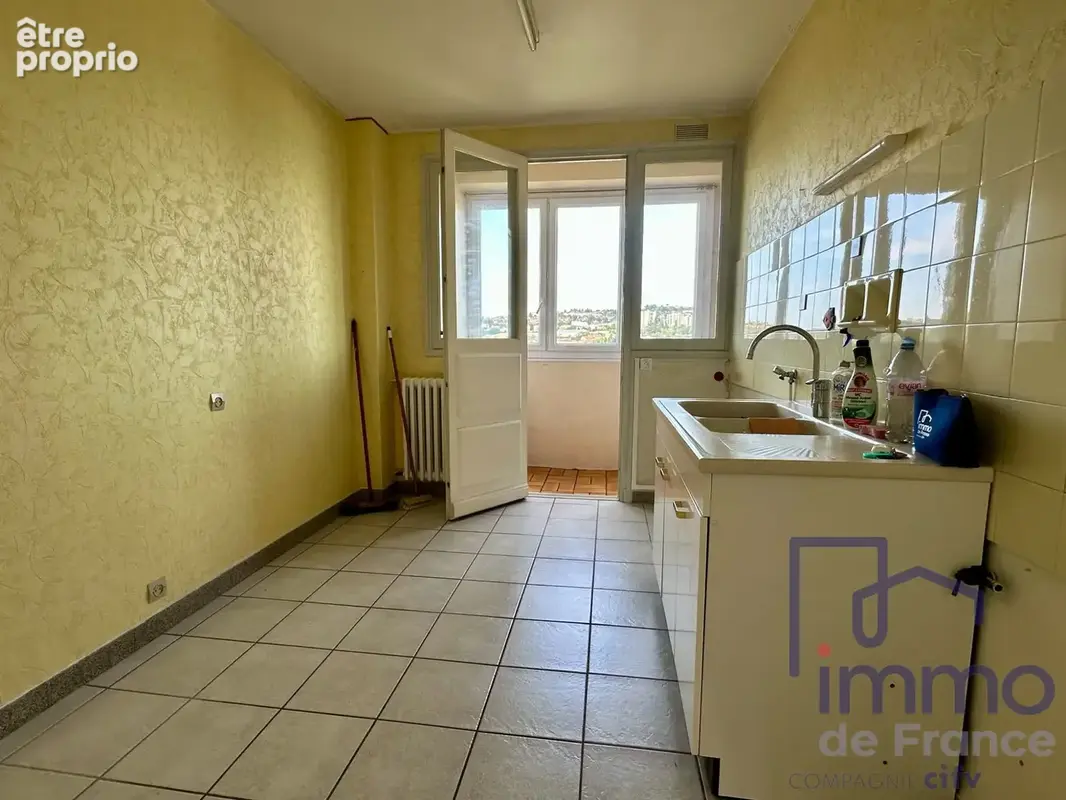 Appartement 57 m² à Saint-Etienne  - photo 3