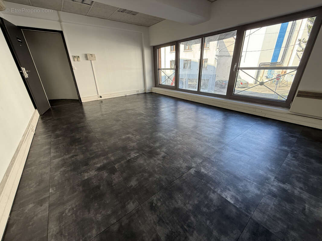 Bureaux / locaux professionnels de 187 m2 avec parkings privatifs   centre-ville de forbach - photo 6
