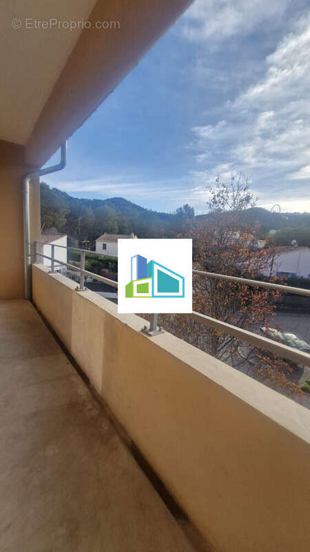 Appartement à LA ROQUE-D'ANTHERON