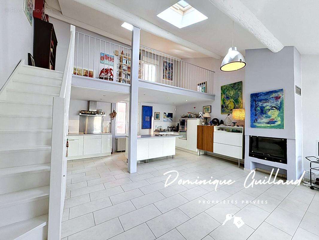 Nîmes Arènes -Duplex 5 piècès 173 m2 avec terrasse et loggia de 50m2 - photo 6