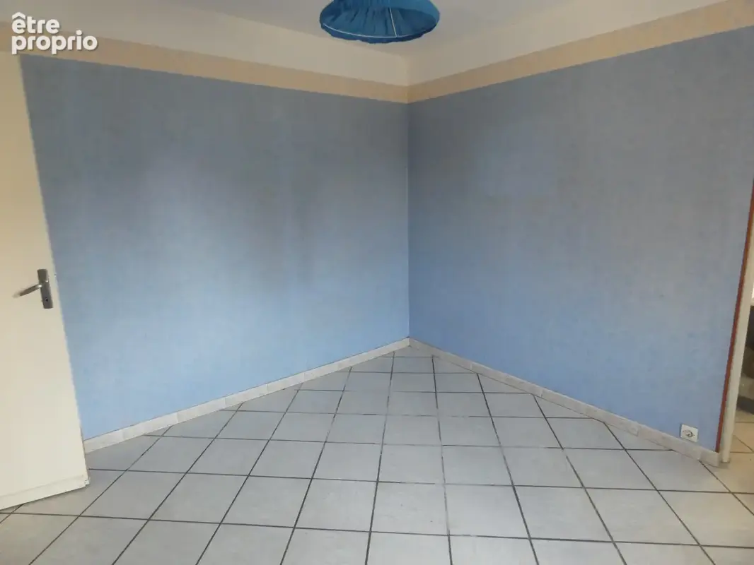 À Vendre : Maison de Caractère avec Jardin et Dépendances à Crépy (02) - photo 11