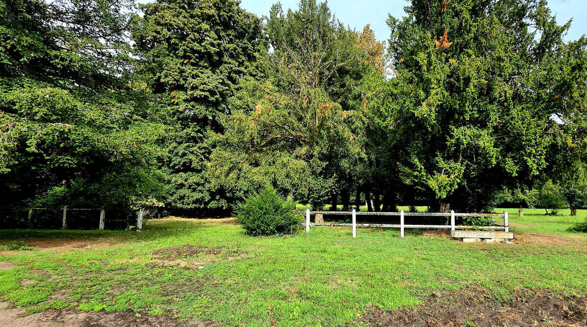 Terrain à AYGUEMORTE-LES-GRAVES