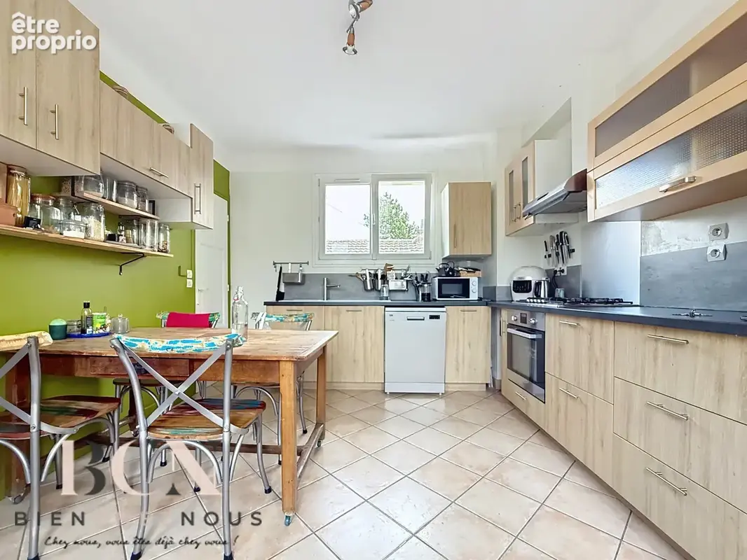 MÉRIEL   Maison familiale avec sous-sol total et jardin arboré - photo 4