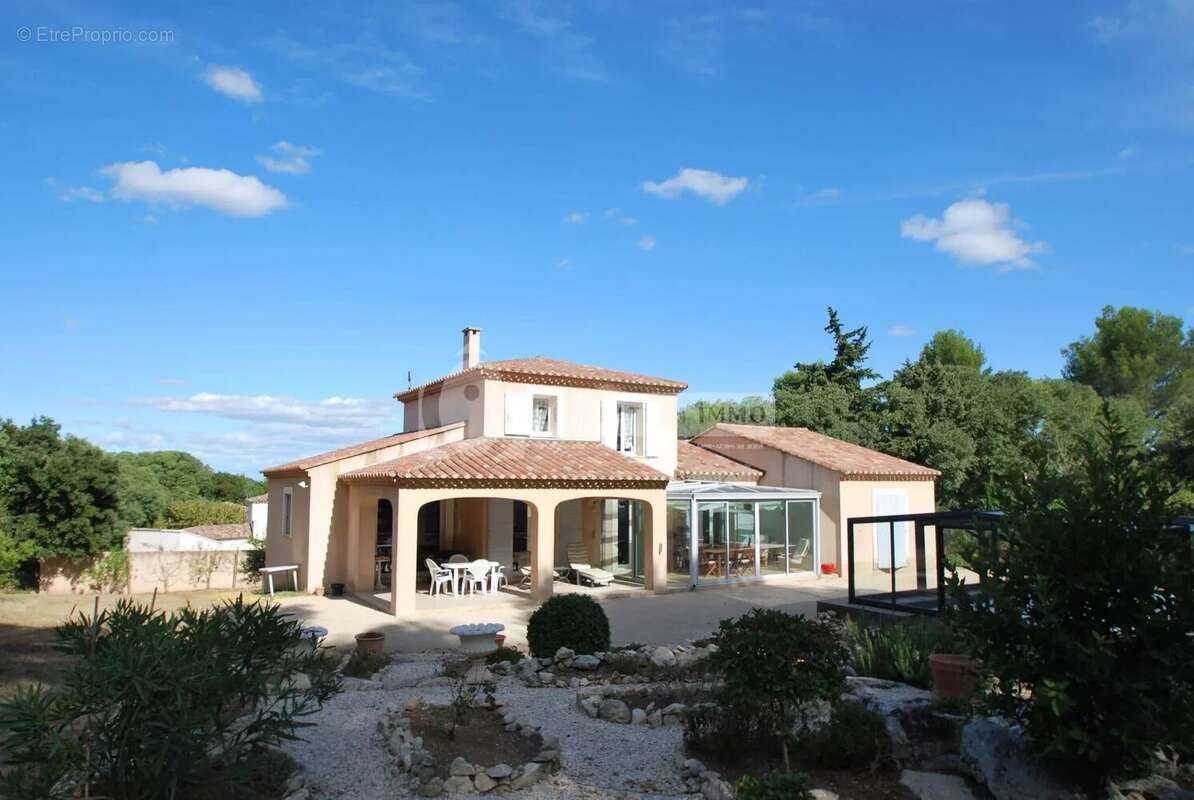 Maison à FONTVIEILLE