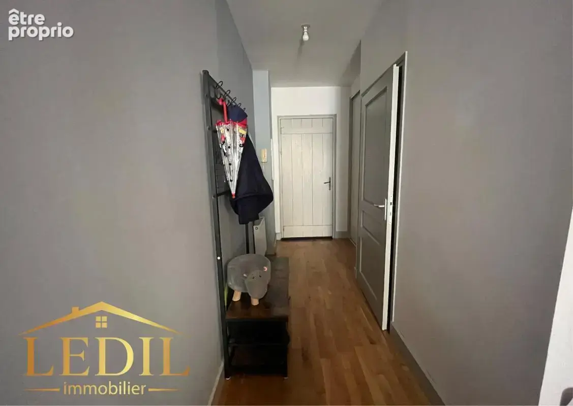 Appartement T4 de 104 m² dans un bâtiment chargé d’histoire - photo 3