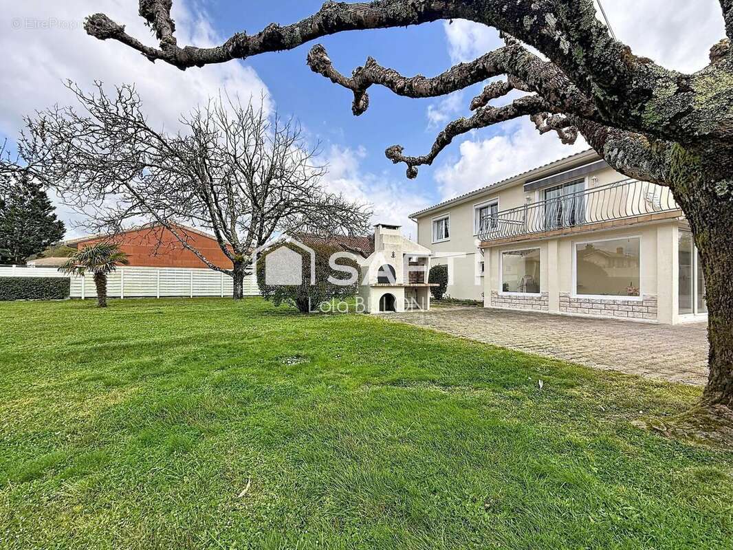 Photo 2 - Maison à SALLES