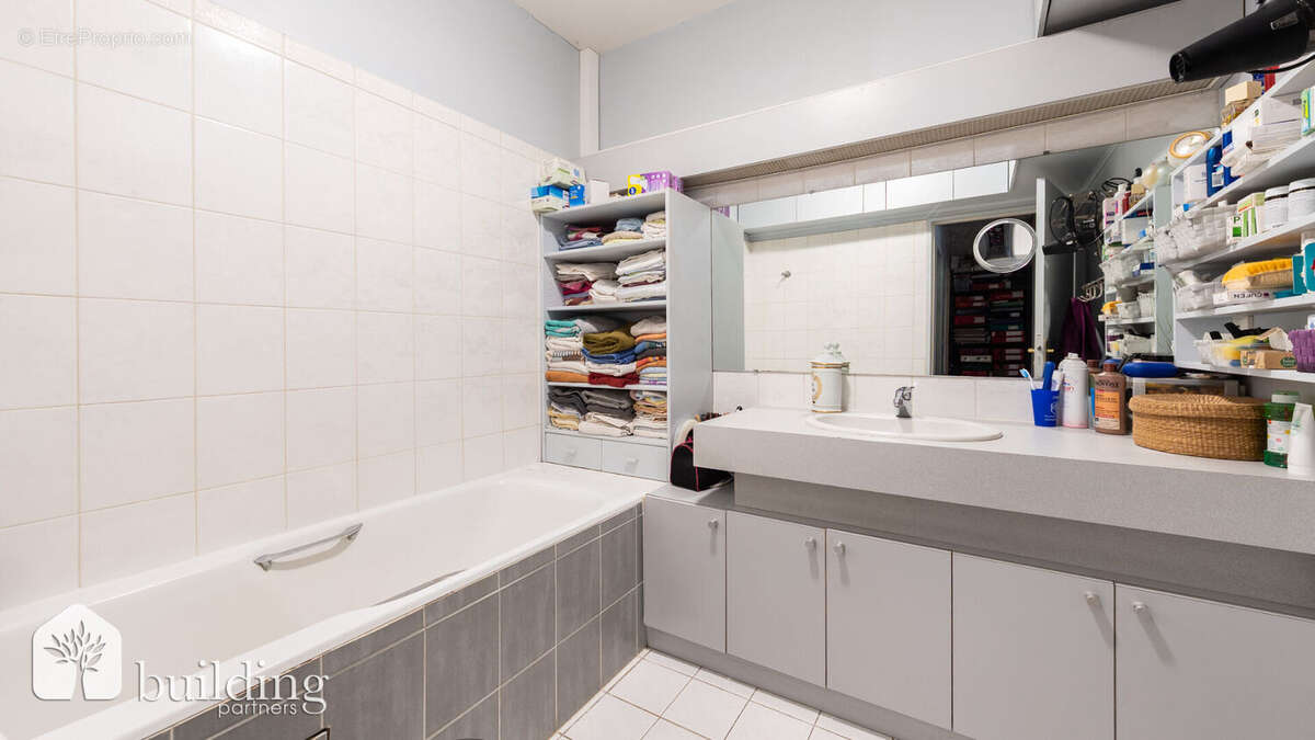 Appartement à LEVALLOIS-PERRET