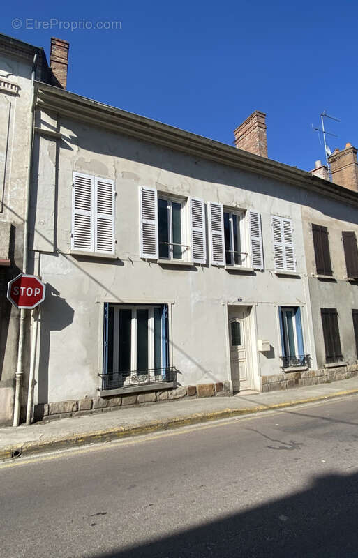 Maison à MONTEREAU-FAULT-YONNE