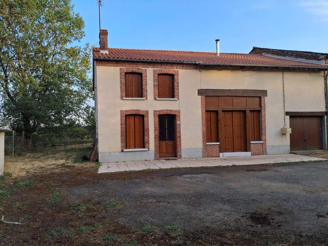 Maison 112 m² à Saint-Bonnet-De-Bellac  - photo 2