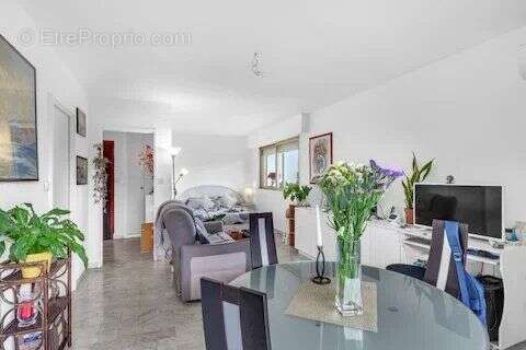 Appartement à VALLAURIS