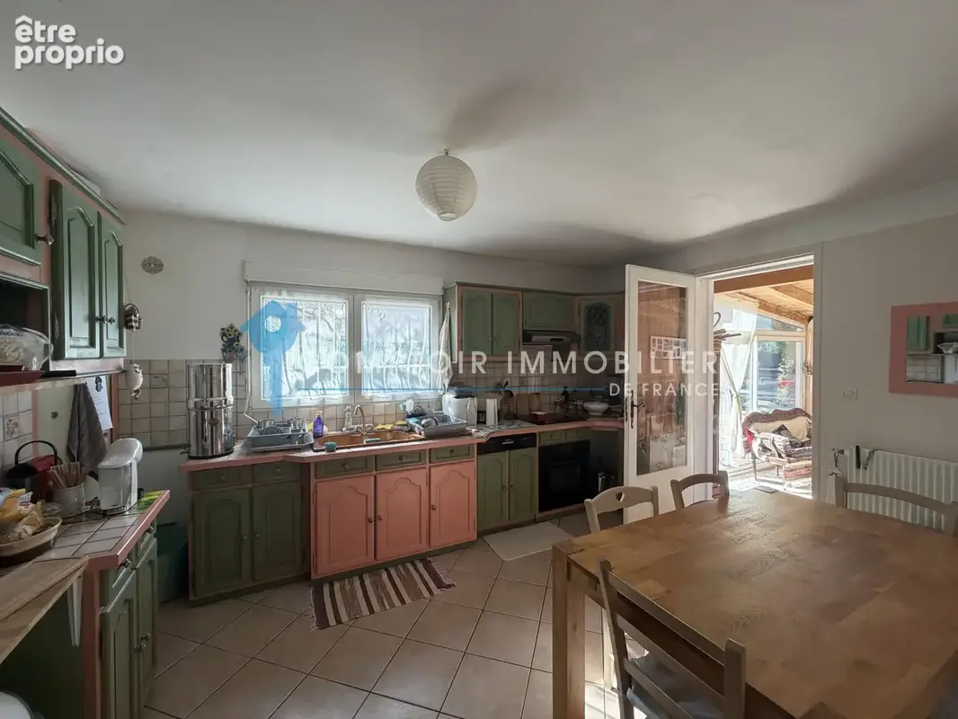 A VENDRE - NIMES - SECTEUR CHU CAREMEAU - MAISON 6 Pieces 136 m2 avec jardin arbore, véranda et dépendance - photo 7