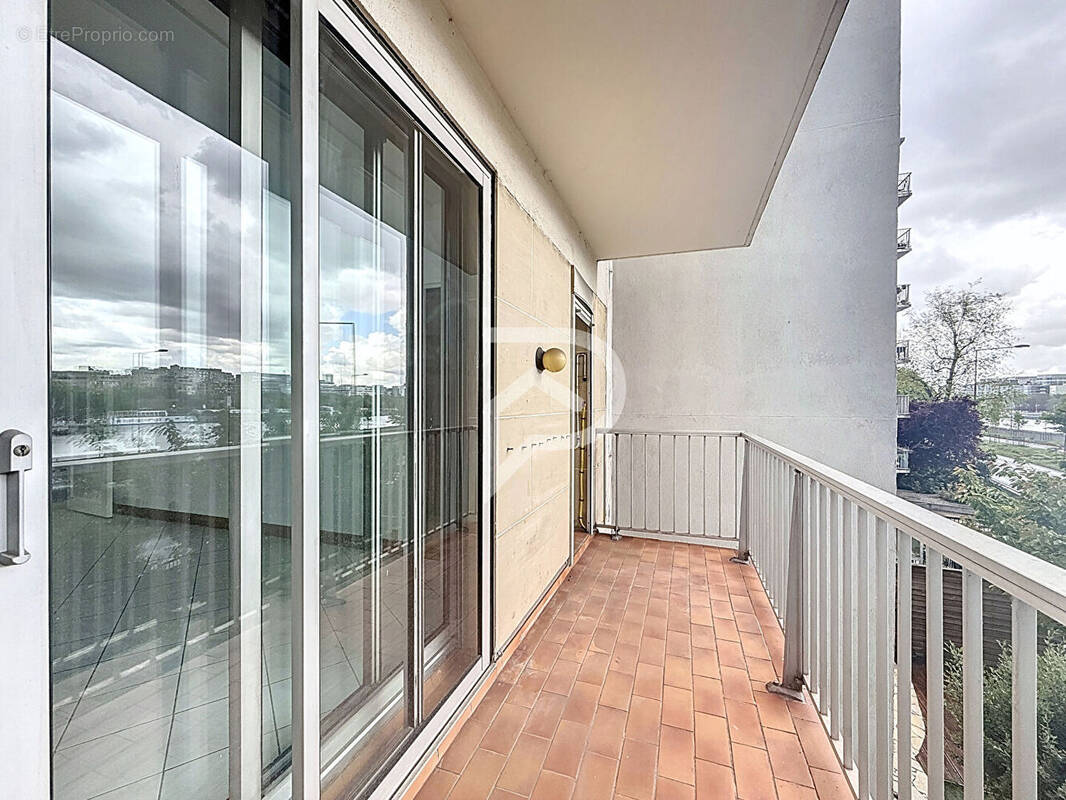 Appartement à COURBEVOIE