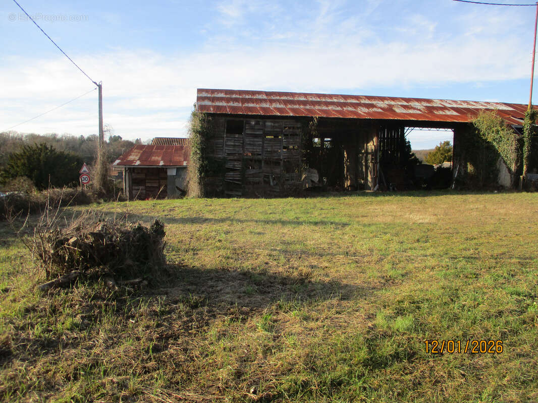 Terrain à CEAUX-EN-COUHE
