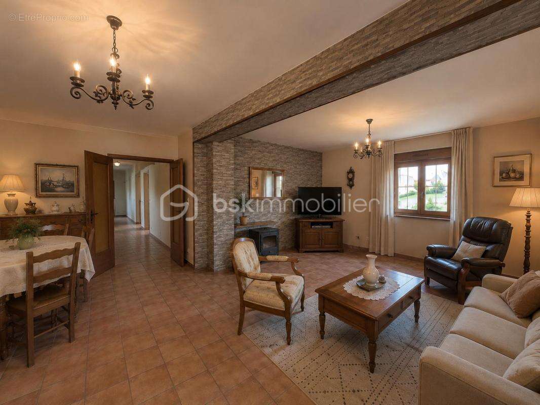 Maison individuelle de 181 m² avec fort potentiel d'aménagement - photo 3