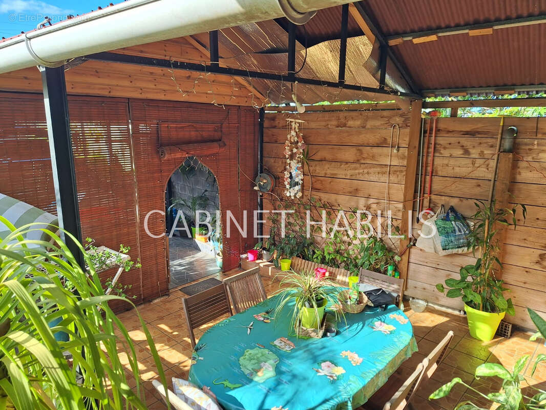 A vendre - une maison de type t4 d'environ 84,88 m2 - saint-benoit - 260 400 € hai - photo 2