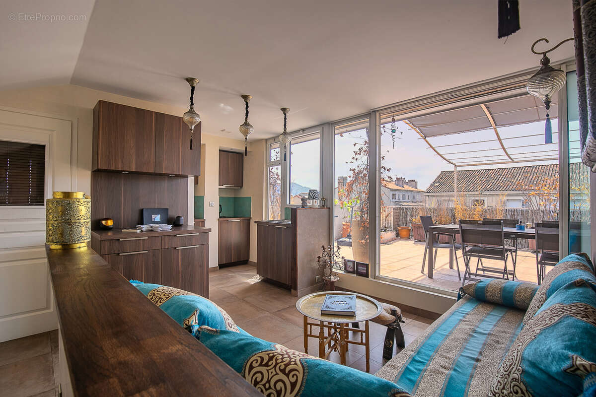 Appartement à MARSEILLE-6E