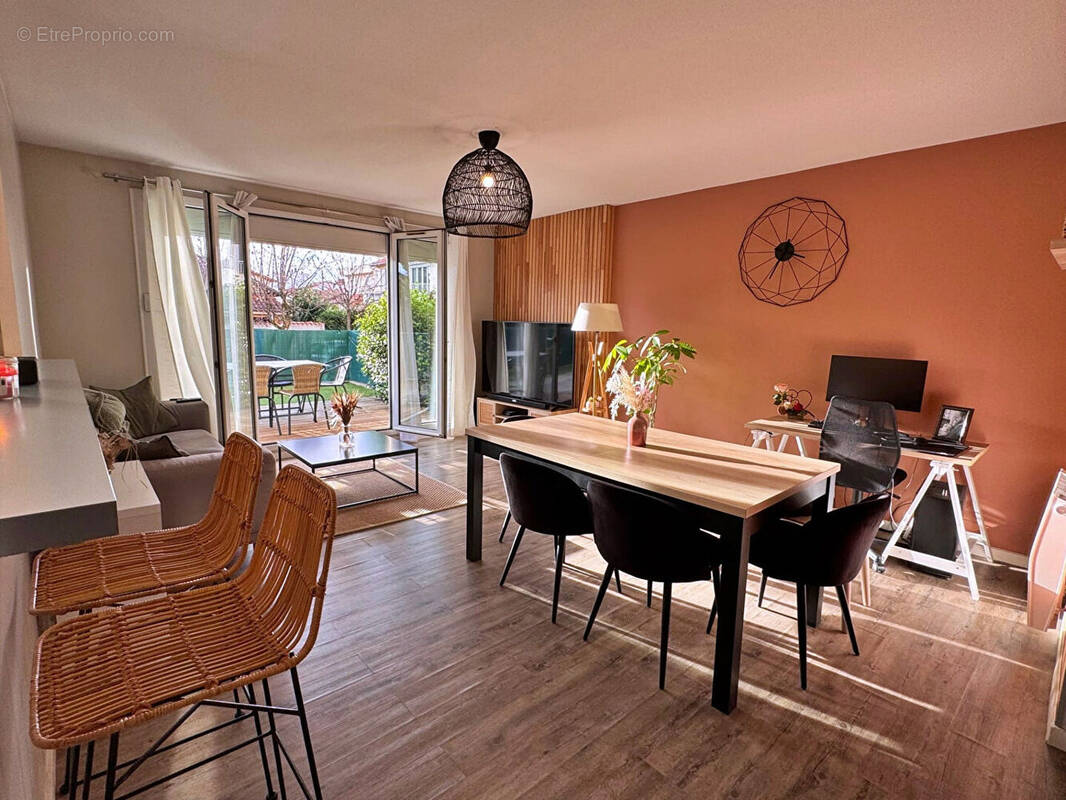 Appartement à LE COTEAU