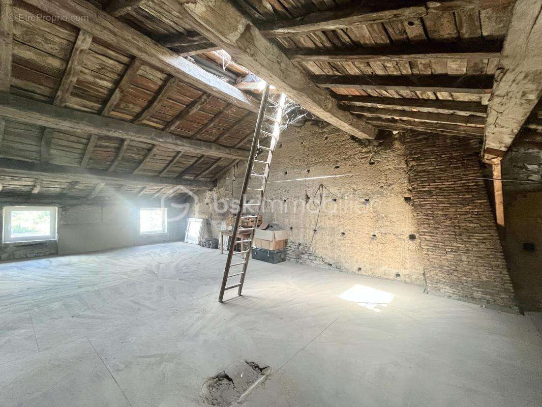 Appartement à CRECHES-SUR-SAONE