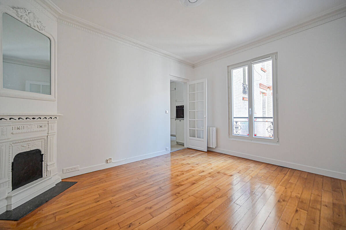 Appartement à PARIS-14E