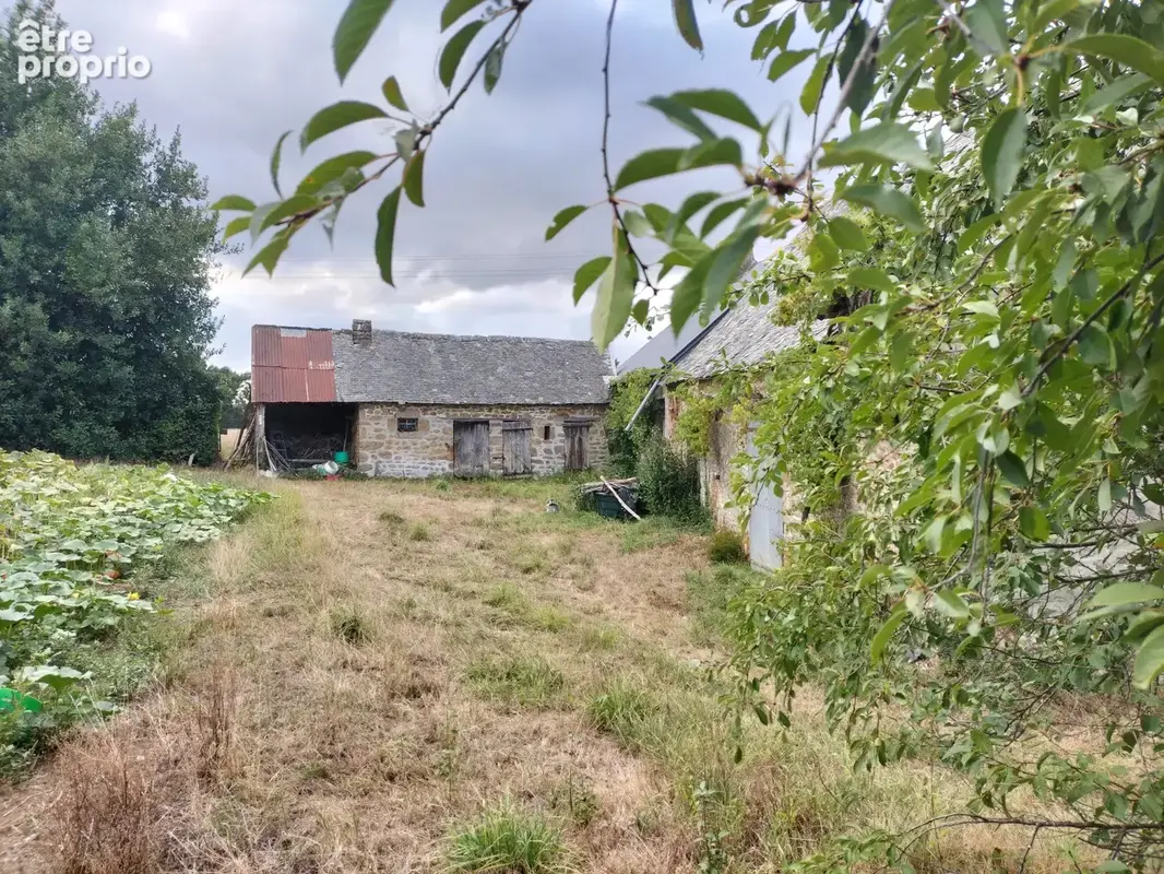 Commune de TRANS, en campagne, une maison en pierres à rénover intégralement. - photo 8