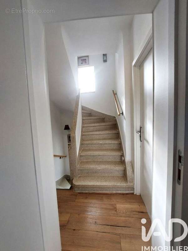 Maison 140 m² à Neufchef  - photo 9