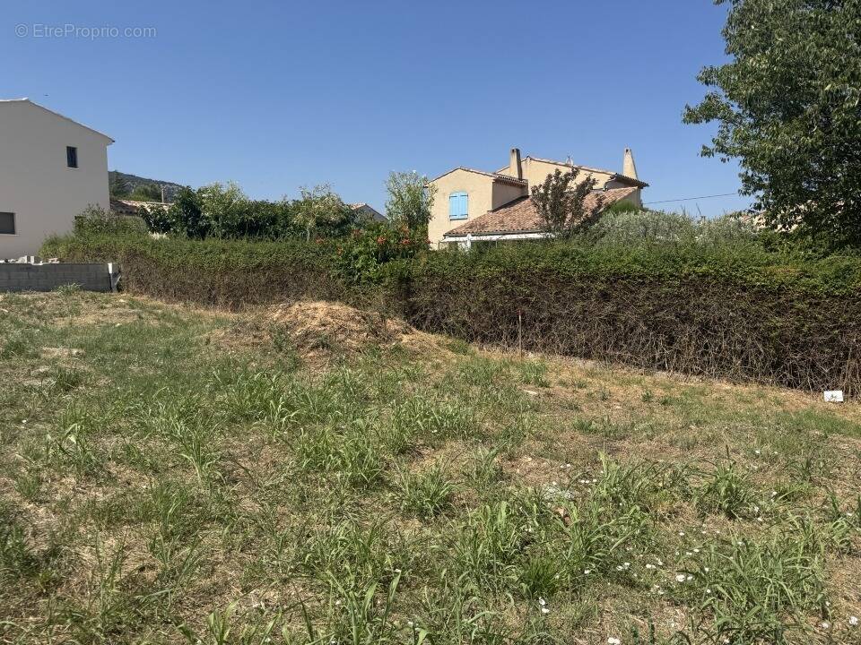 Terrain à VOLX