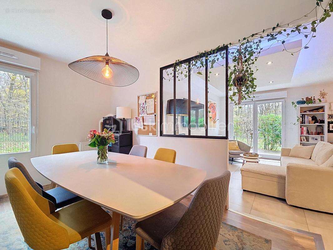 Appartement à EMERAINVILLE