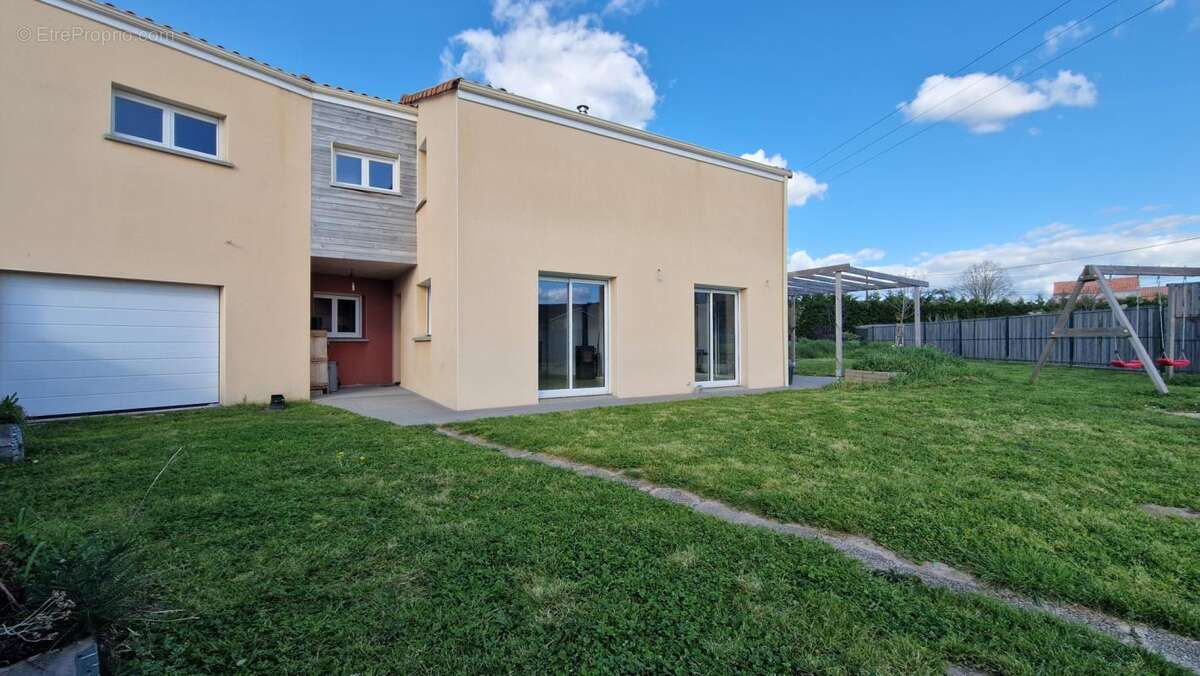 Maison à SAINT-JULIEN-DE-CONCELLES